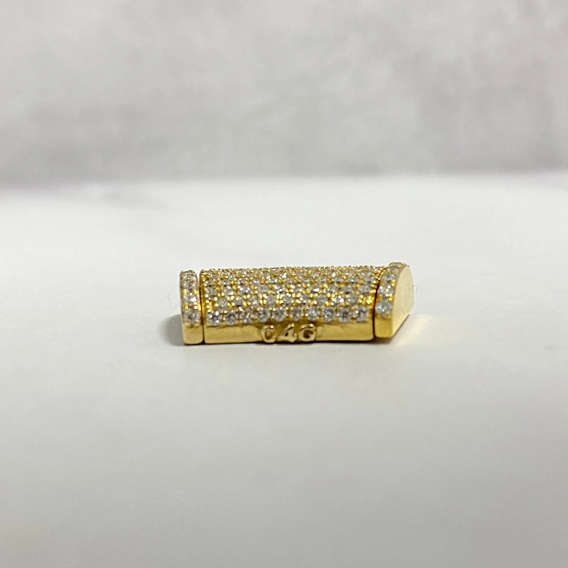 10K Yellow Gold Diamond Sleek Lock Ct Dia / 5.2gr / 11.5mm / 0.8in