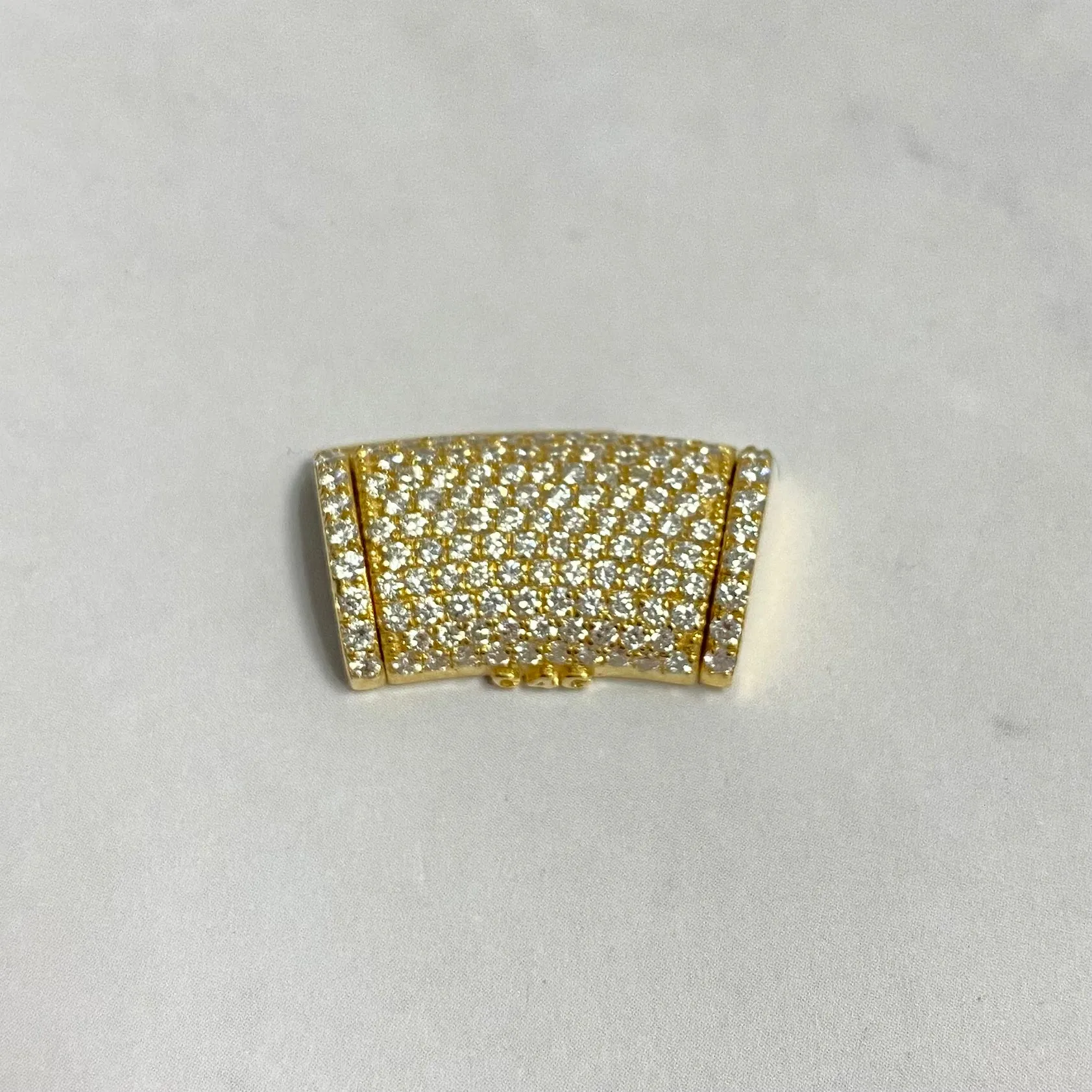 10K Yellow Gold Diamond Sleek Lock Ct Dia / 5.2gr / 11.5mm / 0.8in