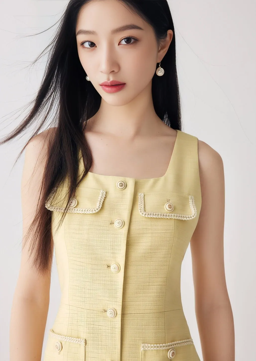 CHIC SLEEVELESS DRESS