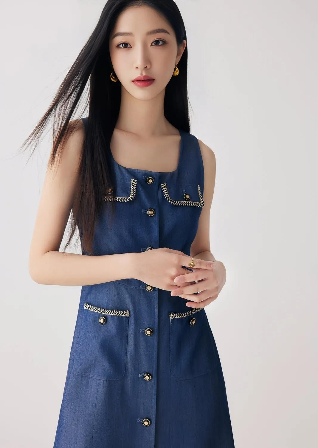 CHIC SLEEVELESS DRESS