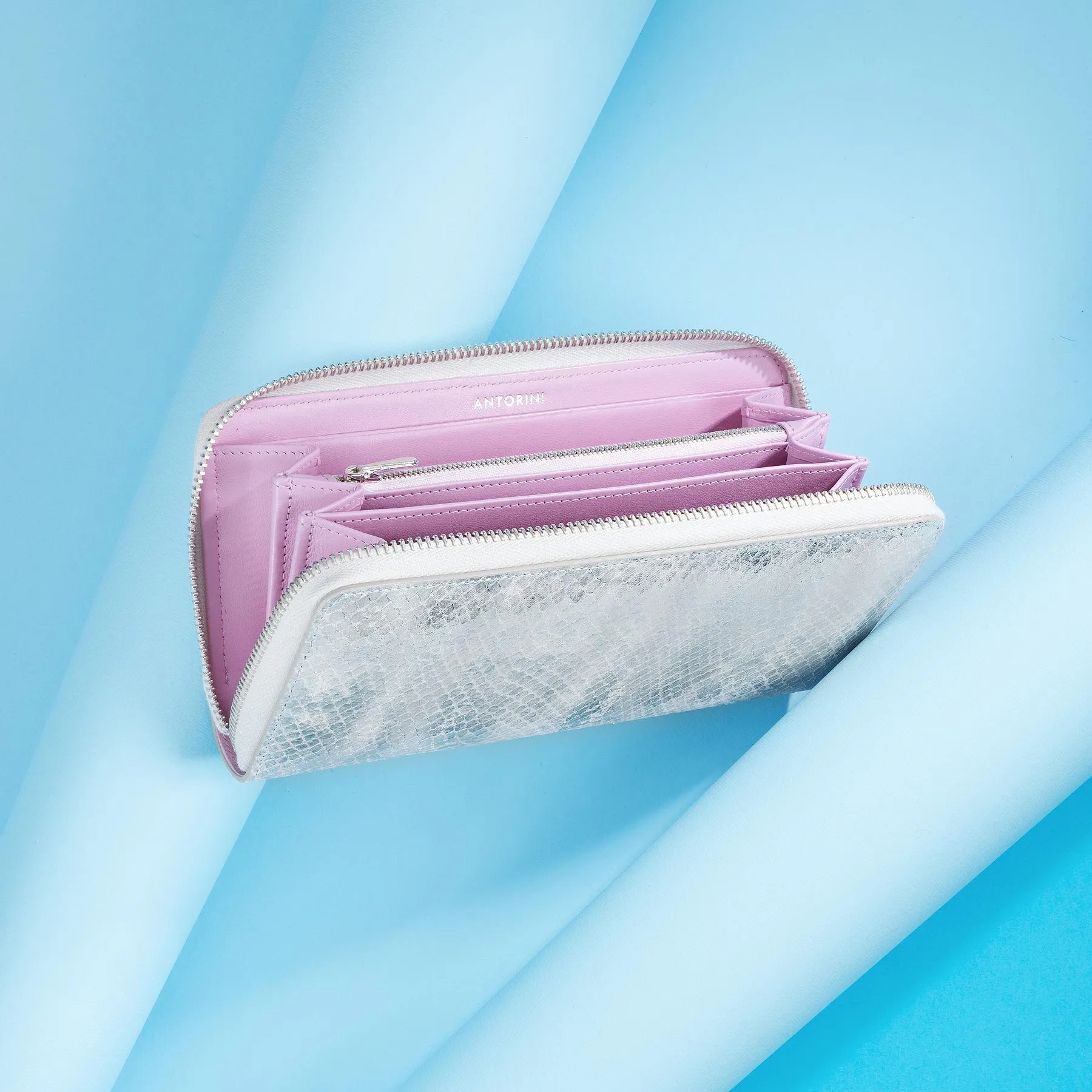Continental Zip Purse ANTORINI Couture in Silver & Lila