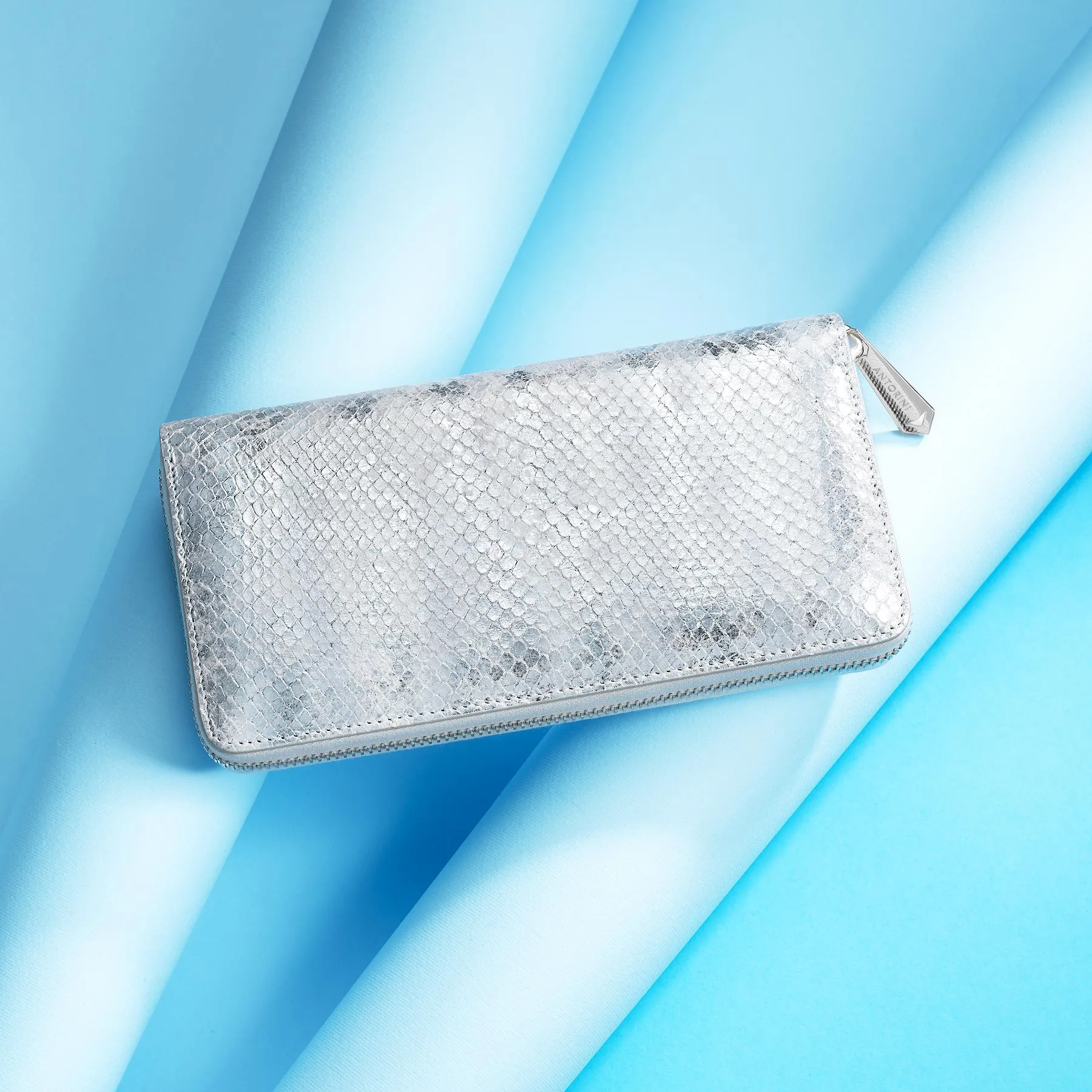 Continental Zip Purse ANTORINI Couture in Silver & Lila