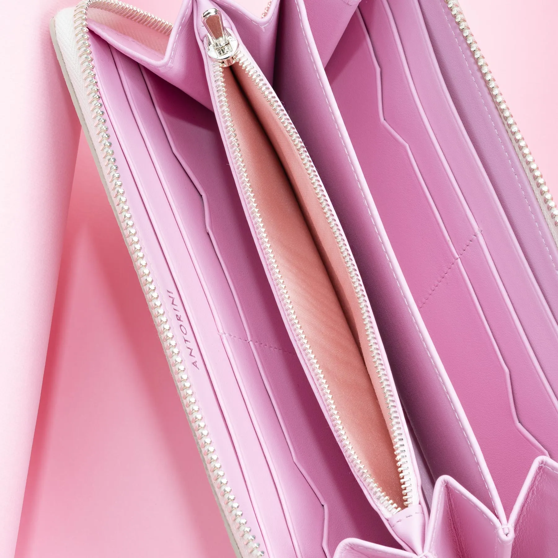 Continental Zip Purse ANTORINI Couture in Silver & Lila