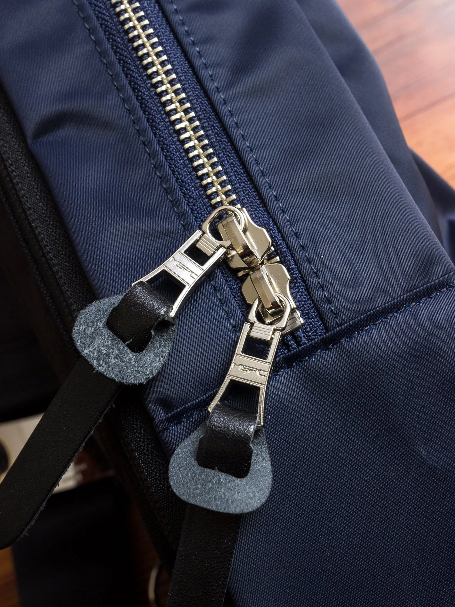 Lightning Shoulder Bag in Navy
