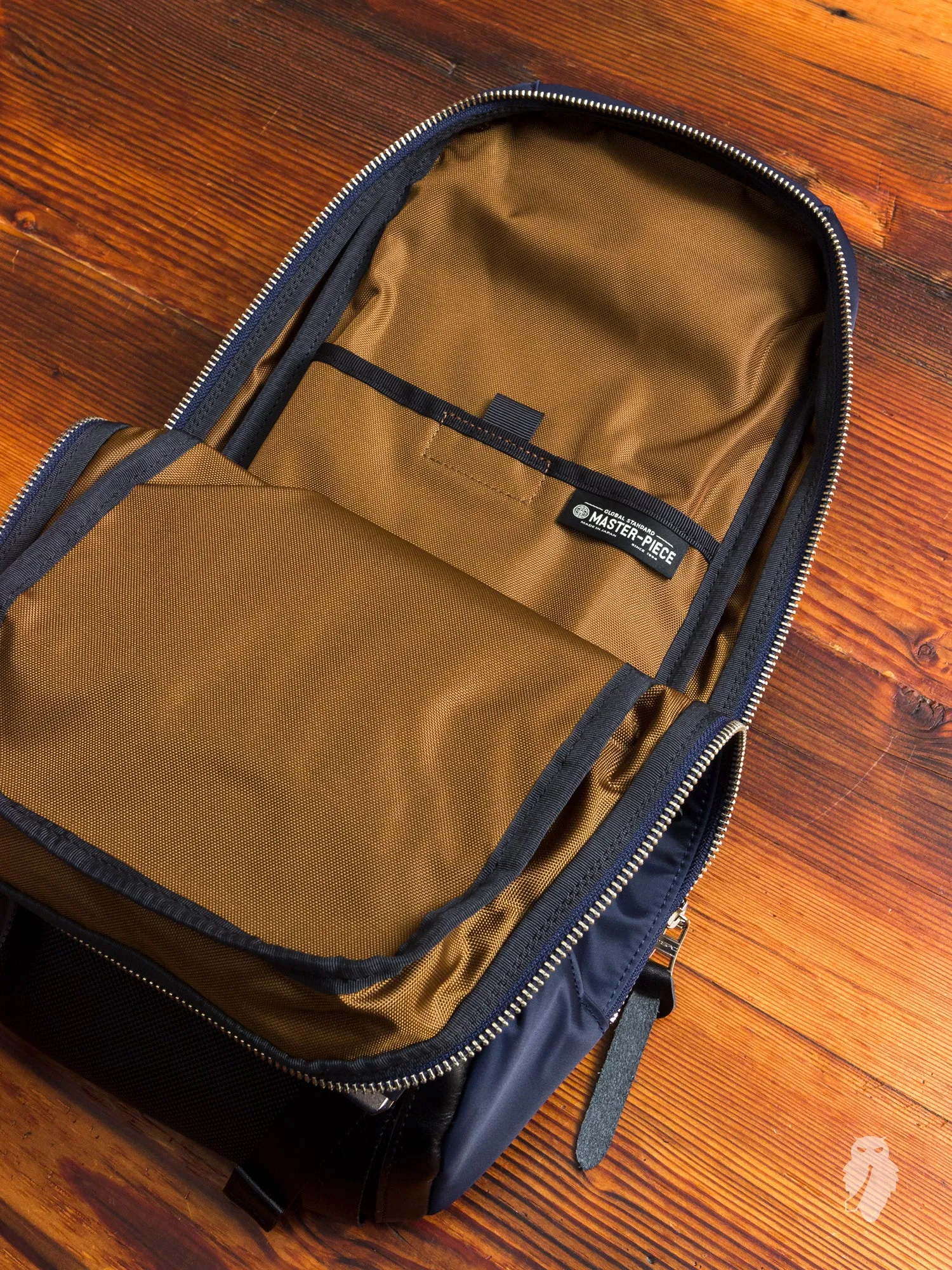 Lightning Shoulder Bag in Navy