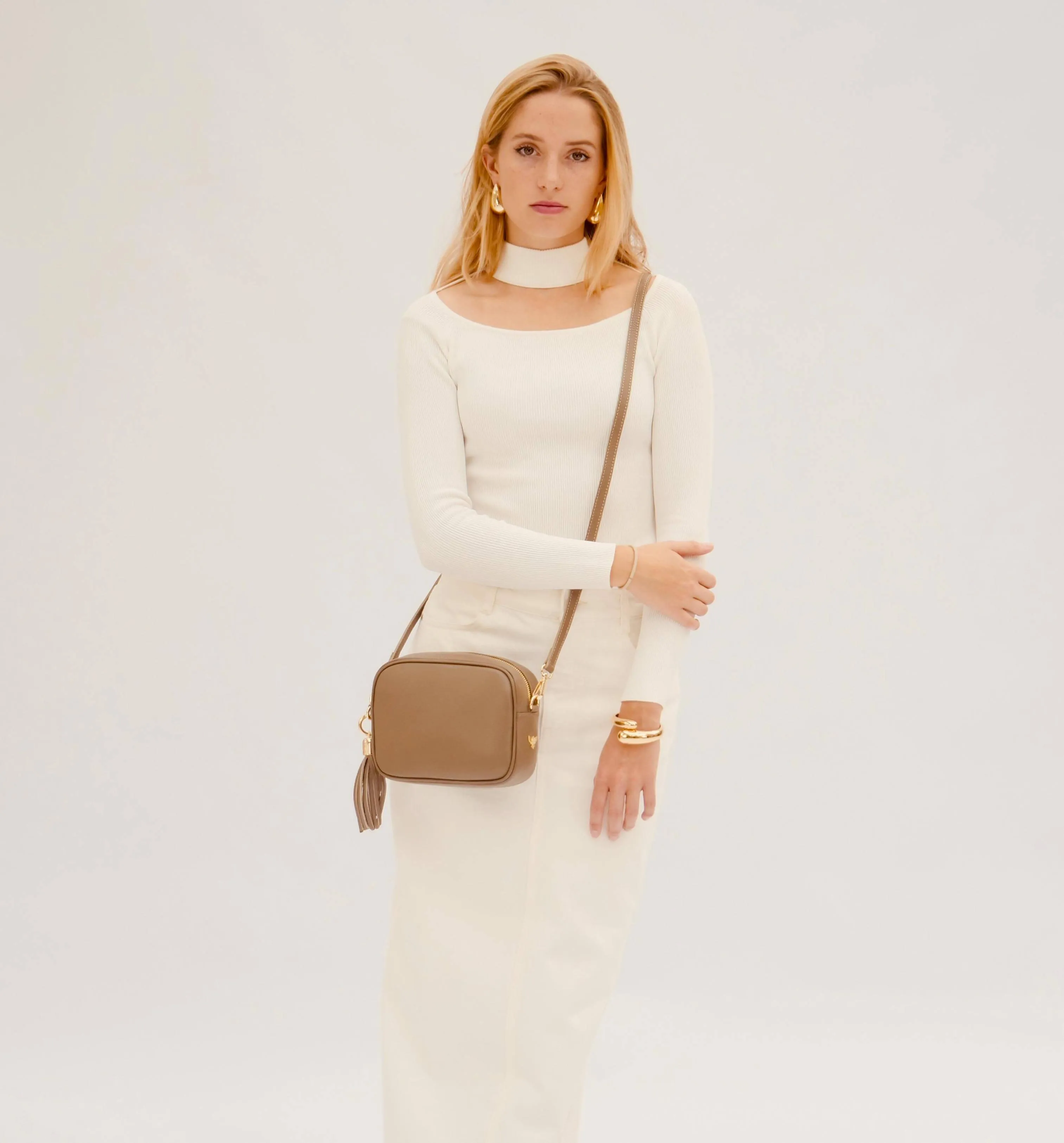 The Tassel Latte Leather Crossbody Bag With Black & Gold Chevron Strap